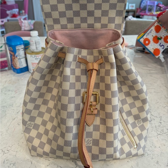 Louis Vuitton backpack, white with pink inside - Picture 2 of 5